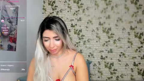 Snapshot of belle_hallle chatting on 01/03/25, 01:38 LucyJelly online show from 01/03/25, 01:38