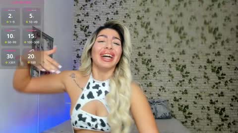 Snapshot of belle_hallle chatting on 03/10/25, 05:18 LucyJelly online show from 03/10/25, 05:18