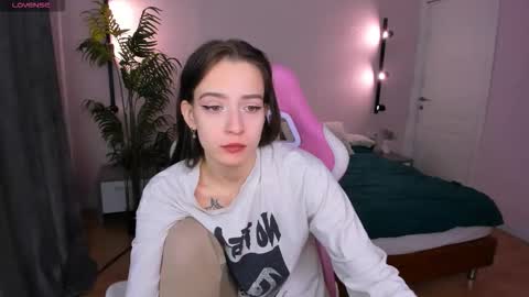 Belle online show from 12/01/25, 01:32