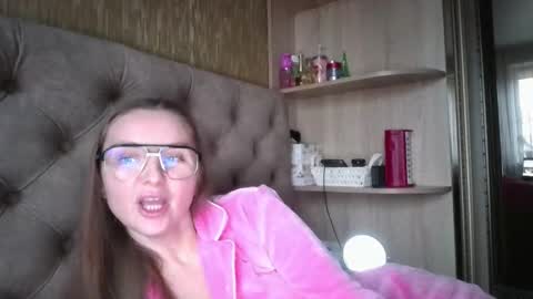 Amelia online show from 12/22/25, 01:19