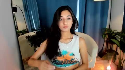 Snapshot of bellecerise_ chatting on 07/19/26, 01:04 Bella online show from 07/19/26, 01:04