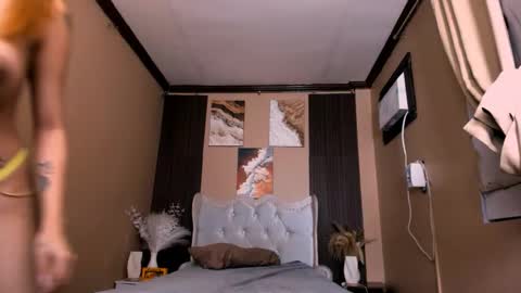 bellecollins online show from 12/18/25, 08:37