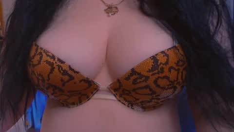 Snapshot of bellelovexx chatting on 03/10/25, 11:53 Hello I am kind friendly and cute girl online show from 03/10/25, 11:53