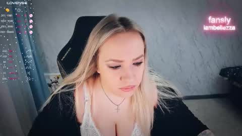 Your Annabelle Wolf  online show from 02/04/26, 02:34