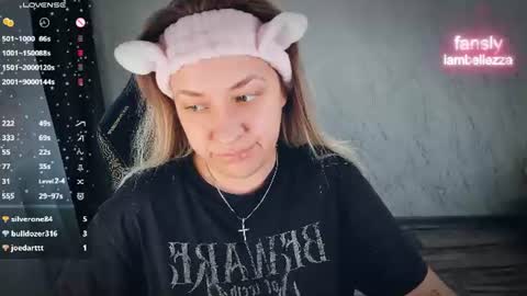 Snapshot of bellezza_ chatting on 06/17/26, 05:03 Your Annabelle Wolf online show from 06/17/26, 05:03