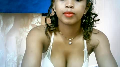 Snapshot of bellibellah chatting on 06/15/26, 05:42 BelliBellah online show from 06/15/26, 05:42