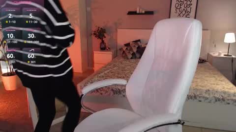 Bella online show from 10/21/25, 01:06