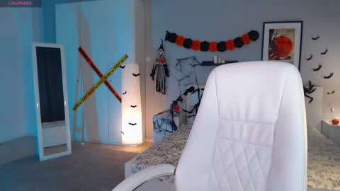 Bella online show from 10/30/25, 01:40