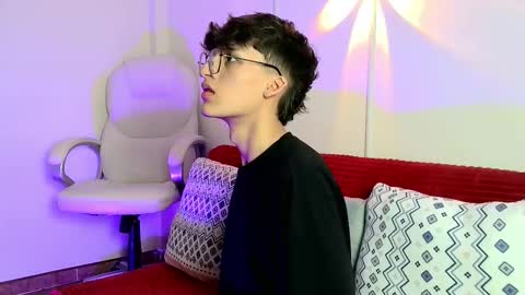 Neon online show from 10/15/25, 11:21