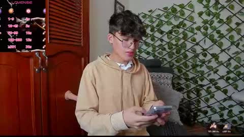 Neon online show from 12/01/25, 11:15