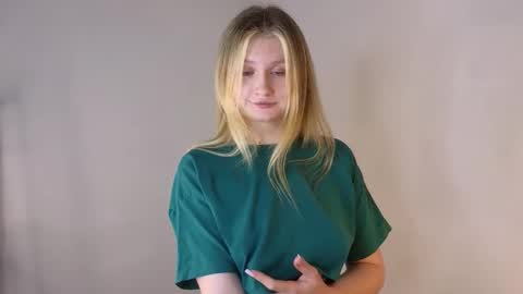 Snapshot of belly_brics chatting on 11/23/25, 06:08 Vicki online show from 11/23/25, 06:08