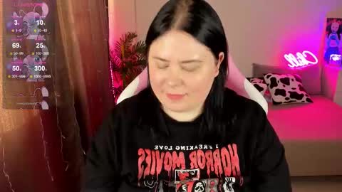 LinaBoo online show from 11/18/25, 05:56