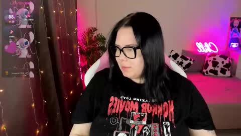 LinaBoo online show from 11/18/25, 06:23