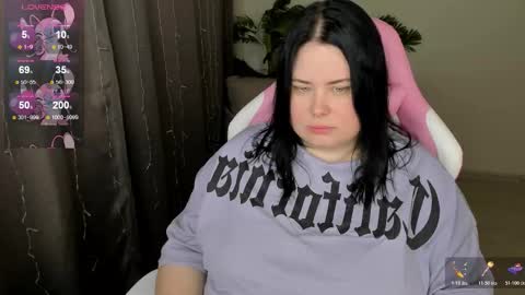 LinaBoo online show from 12/17/25, 05:02