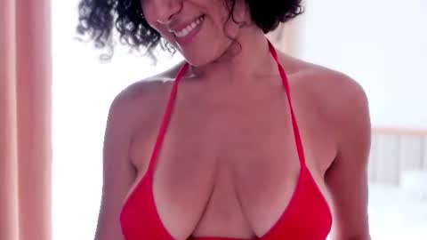 Snapshot of bemby_pam chatting on 06/11/26, 11:25 A girl from your dreams online show from 06/11/26, 11:25