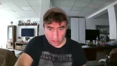 Robert  1984 online show from 12/15/25, 07:45