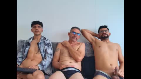 Snapshot of benjamin613999 chatting on 12/14/25, 05:07 benjamin online show from 12/14/25, 05:07