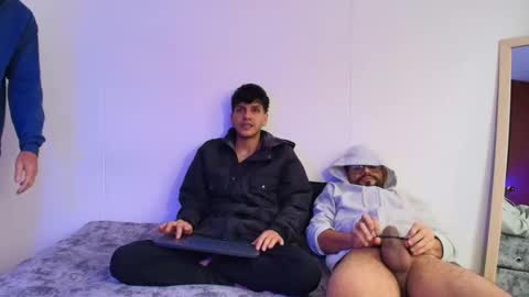 Snapshot of benjamin613999 chatting on 12/16/25, 02:22 benjamin online show from 12/16/25, 02:22