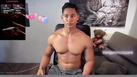 Snapshot of benjamincooperk1 chatting on 10/26/25, 07:53 benjamincooperk online show from 10/26/25, 07:53