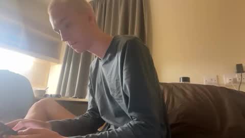 Snapshot of benji_j8 chatting on 11/14/25, 04:17 benji_j8 online show from 11/14/25, 04:17