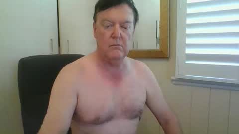 Snapshot of benjoid chatting on 11/25/25, 04:56 benjoid online show from 11/25/25, 04:56