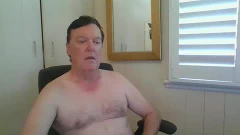 Snapshot of benjoid chatting on 11/27/25, 01:18 benjoid online show from 11/27/25, 01:18