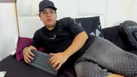 Snapshot of bennett_alejoo chatting on 09/16/25, 05:03 bennett_alejoo online show from 09/16/25, 05:03