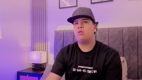 Snapshot of bennett_alejoo chatting on 09/19/25, 04:51 bennett_alejoo online show from 09/19/25, 04:51