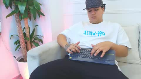 Snapshot of bennett_alejoo chatting on 12/04/25, 07:11 bennett_alejoo online show from 12/04/25, 07:11