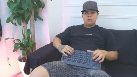 Snapshot of bennett_alejoo chatting on 12/16/25, 06:35 bennett_alejoo online show from 12/16/25, 06:35