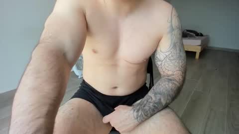 Snapshot of benthebodybuilder chatting on 04/19/26, 06:32 Ben Braxton online show from 04/19/26, 06:32