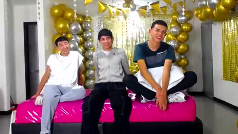 Snapshot of benz_boys chatting on 01/14/25, 12:24 benz boys online show from 01/14/25, 12:24