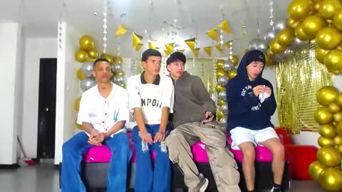 Snapshot of benz_boys chatting on 01/25/25, 12:05 benz boys online show from 01/25/25, 12:05