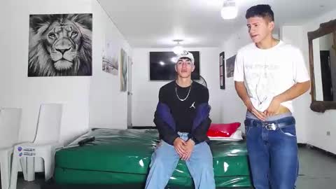 Snapshot of benz_boys chatting on 09/11/25, 11:32 benz boys online show from 09/11/25, 11:32