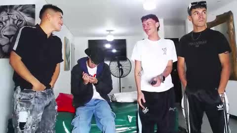 Snapshot of benz_boys chatting on 09/25/25, 12:09 benz boys online show from 09/25/25, 12:09