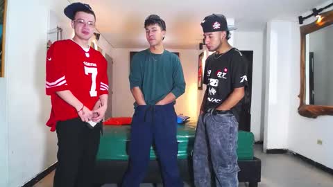 Snapshot of benz_boys chatting on 11/25/25, 01:11 benz boys online show from 11/25/25, 01:11