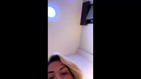 berechucky online show from 09/26/25, 09:30