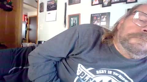 bergeeric1970 online show from 12/03/25, 06:28