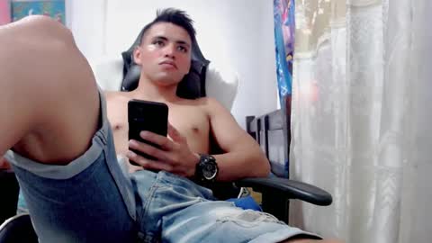 Snapshot of bergon30 chatting on 02/04/25, 07:00 Bergon77 online show from 02/04/25, 07:00