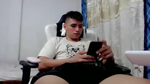 Snapshot of bergon30 chatting on 03/04/25, 11:54 Bergon77 online show from 03/04/25, 11:54