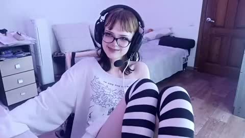 Snapshot of bernaailor chatting on 04/15/26, 07:58 Lina online show from 04/15/26, 07:58