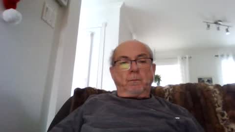 bernard1102 online show from 12/18/24, 01:34