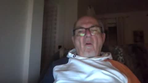 bernard1102 online show from 01/01/25, 04:29