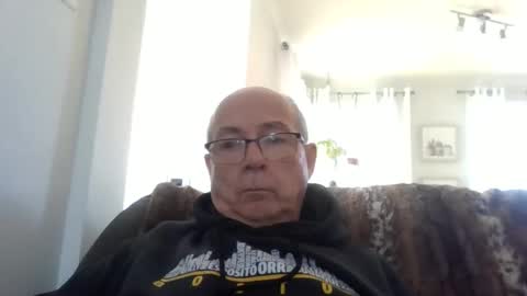 Snapshot of bernard1102 chatting on 02/10/26, 02:43 bernard1102 online show from 02/10/26, 02:43