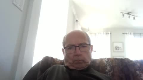 Snapshot of bernard1102 chatting on 02/22/26, 05:55 bernard1102 online show from 02/22/26, 05:55