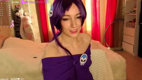 Snapshot of berrryjelly chatting on 10/31/25, 11:22 Hi Im NikaComing back online on Monday 3 online show from 10/31/25, 11:22