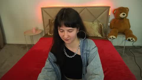 Violette online show from 05/18/26, 08:14