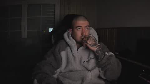 berto3389 online show from 11/30/25, 01:42