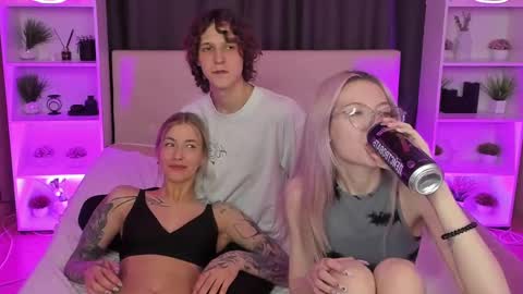 Danny and Kira online show from 02/15/25, 08:43