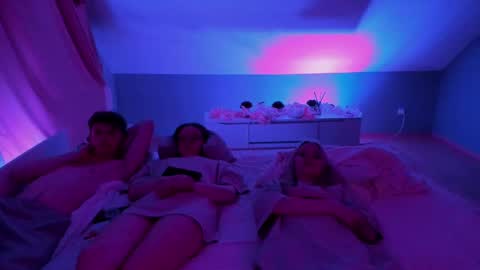 Danny and Kira online show from 03/10/25, 05:18